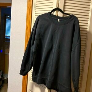Black LuLuLemon oversized black sweatshirt